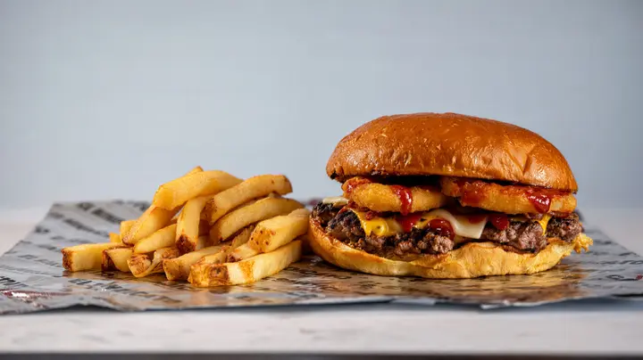 Western BBQ Burger con papas